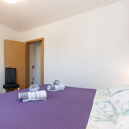 Apartment Vala Batalaza